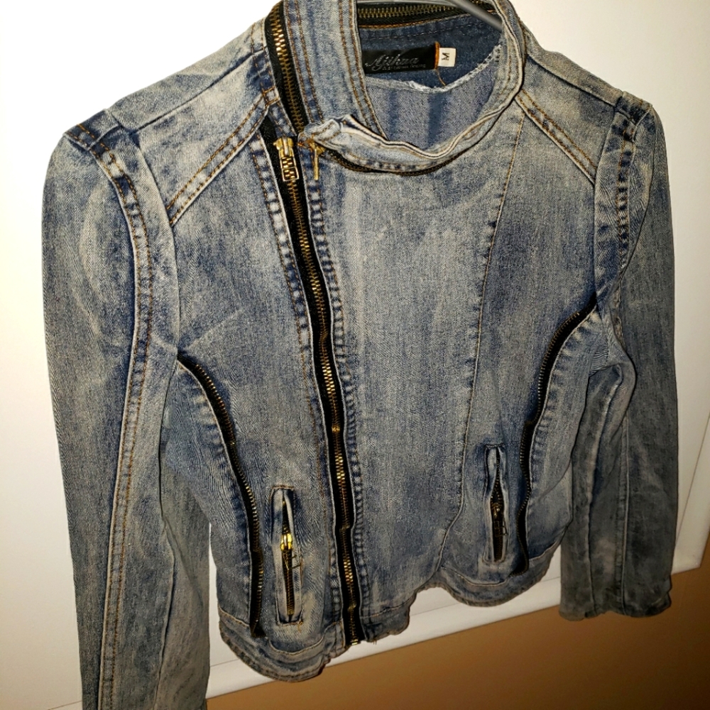 Zip-up Jean Denim Jacket Asymmetrical zip Perfect for Spring!